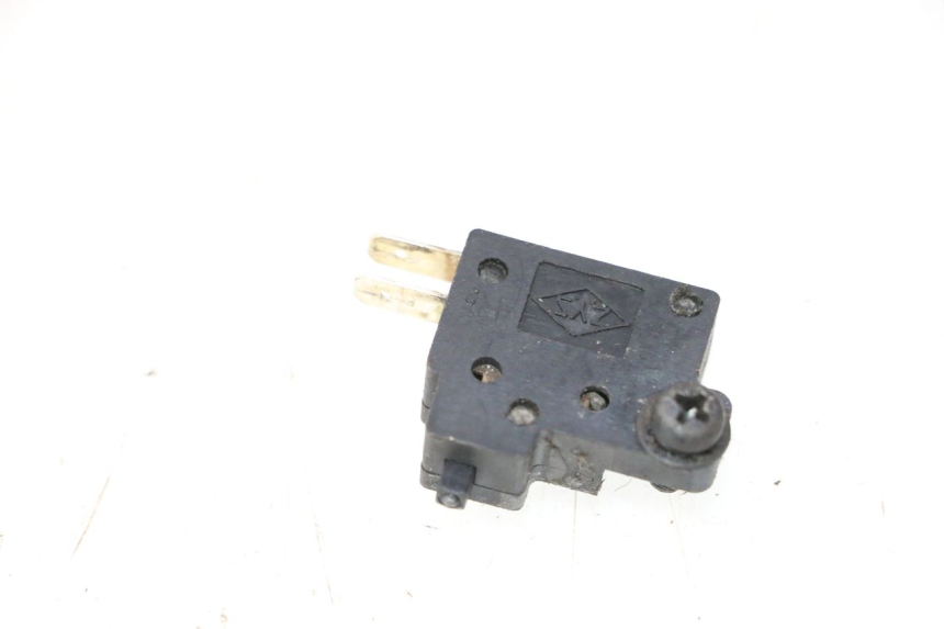 photo de INTERRUPTOR DE LUZ DE FREIO DIREITO KYMCO GRAND DINK 125 (2008 - 2014) - Vista principal