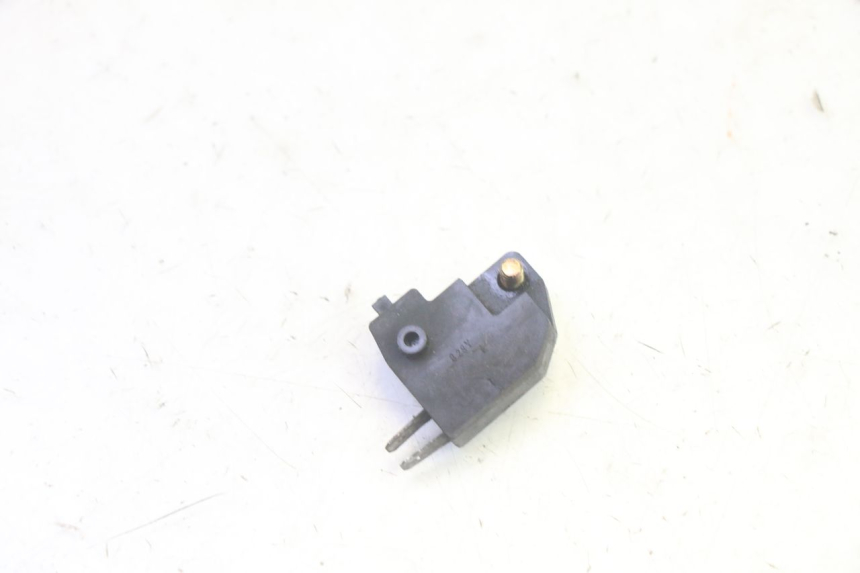 photo de INTERRUPTOR DE LUZ DE FREIO DIREITO SUZUKI GSF N BANDIT 600 (1996 - 1999) - Zoom do estado de desgaste