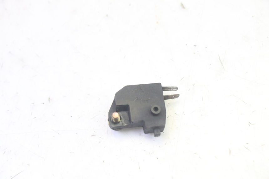 photo de INTERRUPTOR DE LUZ DE FREIO DIREITO SUZUKI GSF N BANDIT 600 (1996 - 1999) - Outro ângulo de visão