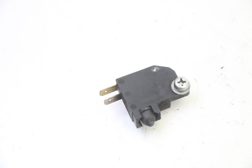 photo de INTERRUPTOR DE LUZ DE FREIO DIREITO SUZUKI GSR 750 (2011 - 2017) - Detalhe da peça
