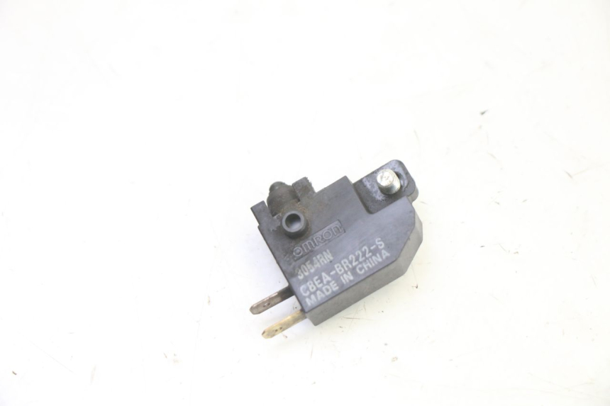 photo de INTERRUPTOR DE LUZ DE FREIO DIREITO SUZUKI GSR 750 (2011 - 2017) - Zoom do estado de desgaste