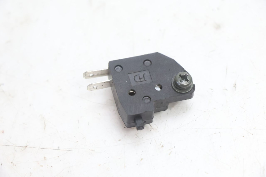 photo de INTERRUPTOR DE LUZ DE FREIO DIREITO EUROCKA GTR 50 (2007 - 2017) - Detalhe da peça