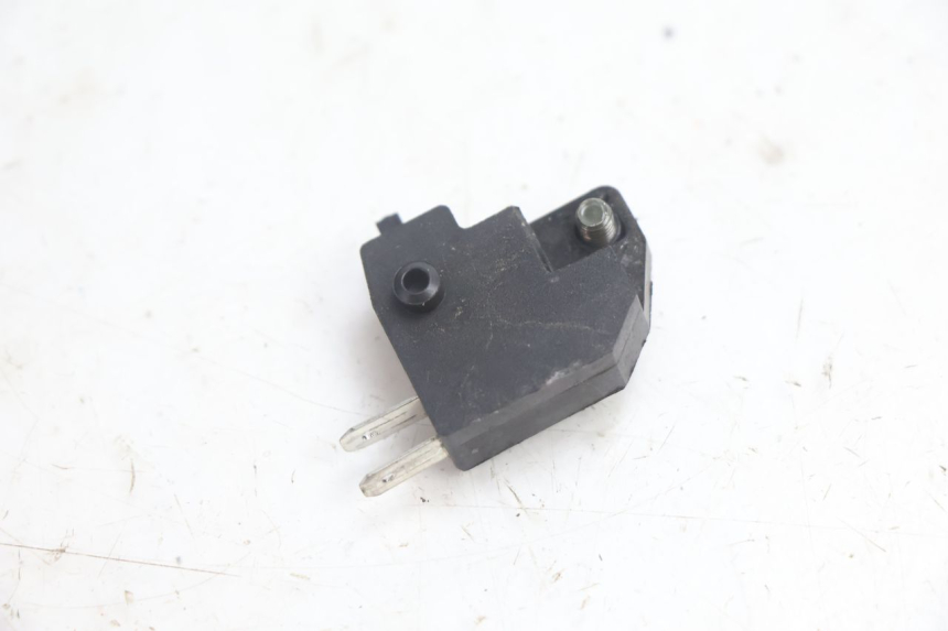 photo de INTERRUPTOR DE LUZ DE FREIO DIREITO EUROCKA GTR 50 (2007 - 2017) - Zoom do estado de desgaste
