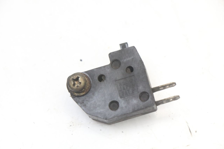 photo de INTERRUPTOR DE LUZ DE FREIO DIREITO SUZUKI GZ MARAUDER 125 (1998 - 2004) - Vista principal