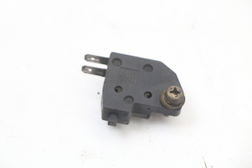 photo de INTERRUPTOR DE LUZ DE FREIO DIREITO SUZUKI GZ MARAUDER 125 (1998 - 2004) - Detalhe da peça