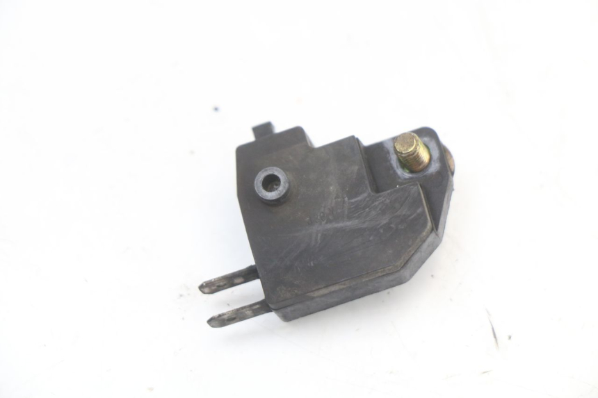 photo de INTERRUPTOR DE LUZ DE FREIO DIREITO SUZUKI GZ MARAUDER 125 (1998 - 2004) - Zoom do estado de desgaste