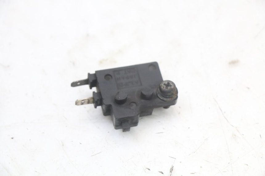 photo de INTERRUPTOR DE LUZ DE FREIO DIREITO HONDA CBR F 1000 (1993 - 1996) - Detalhe da peça