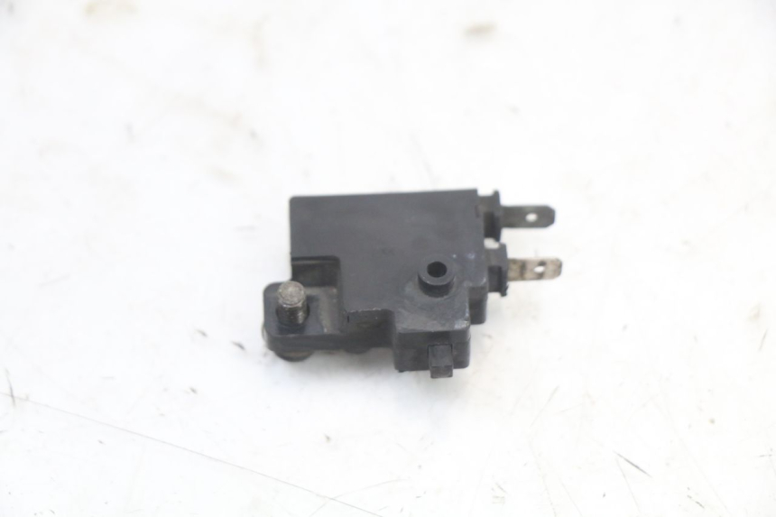 photo de INTERRUPTOR DE LUZ DE FREIO DIREITO HONDA CBR F 1000 (1993 - 1996) - Outro ângulo de visão