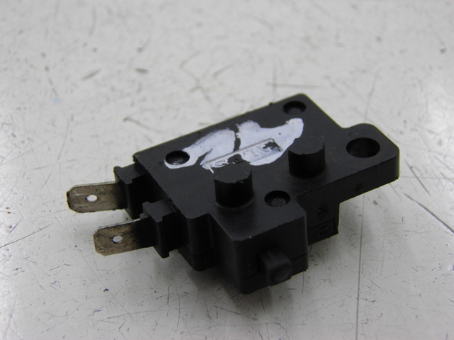 photo de INTERRUPTOR DE LUZ DE FREIO DIREITO HONDA CG 125 (2005 - 2007) - Vista principal