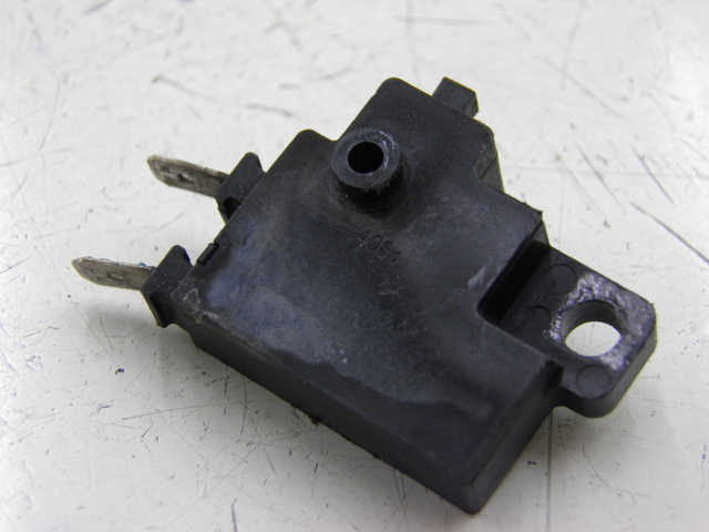 photo de INTERRUPTOR DE LUZ DE FREIO DIREITO HONDA CG 125 (2005 - 2007) - Detalhe da peça