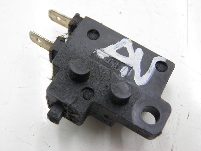 photo de INTERRUPTOR DE LUZ DE FREIO DIREITO HONDA FES PANTHEON 125 (2003 - 2007) - Vista principal