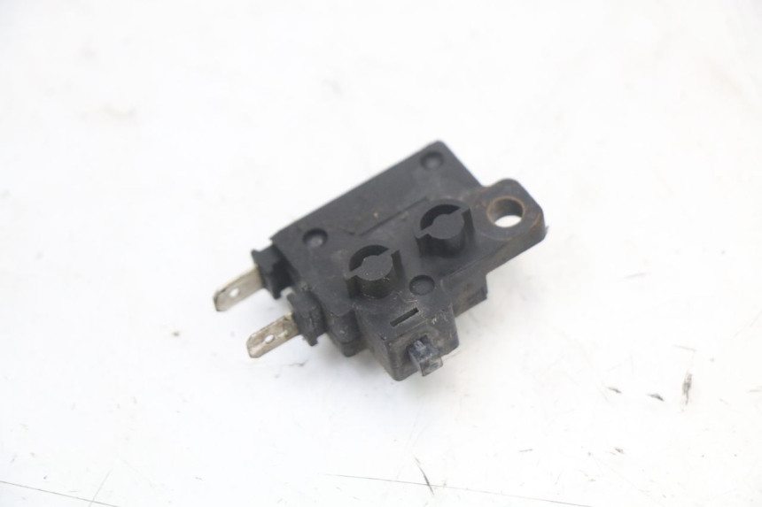 photo de INTERRUPTOR DE LUZ DE FREIO DIREITO HONDA FES S-WING SWING 125 (2007 - 2015) - Detalhe da peça