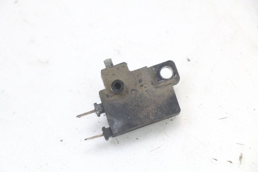 photo de INTERRUPTOR DE LUZ DE FREIO DIREITO HONDA FES S-WING SWING 125 (2007 - 2015) - Zoom do estado de desgaste