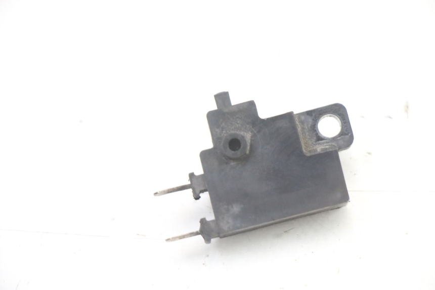 photo de INTERRUPTOR DE LUZ DE FREIO DIREITO HONDA FES S-WING SWING ABS 125 (2007 - 2015) - Zoom do estado de desgaste