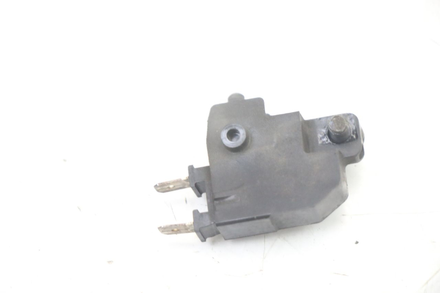 photo de INTERRUPTOR DE LUZ DE FREIO DIREITO HONDA FORZA 125 (2021 - 2025) - Zoom do estado de desgaste