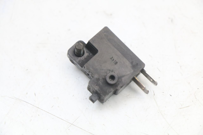 photo de INTERRUPTOR DE LUZ DE FREIO DIREITO HONDA NES AROBASE 125 (2000 - 2003) - Outro ângulo de visão