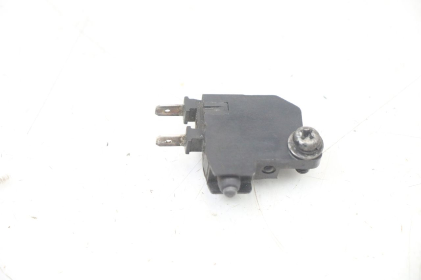 photo de INTERRUPTOR DE LUZ DE FREIO DIREITO HONDA SH i 300 (2015 - 2020) - Detalhe da peça