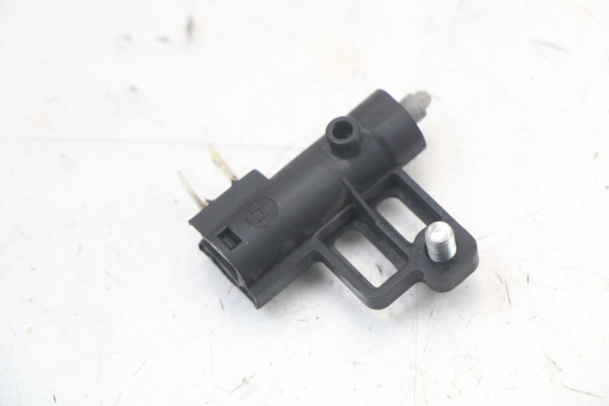 photo de INTERRUPTOR DE LUZ DE FREIO DIREITO HUSQVARNA SVARTPILEN 401 (2018 - 2023) - Zoom do estado de desgaste