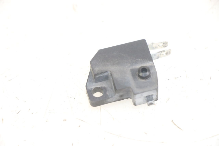 photo de INTERRUPTOR DE LUZ DE FREIO DIREITO SYM JET 14 4T 50 (2018 - 2022) - Zoom do estado de desgaste