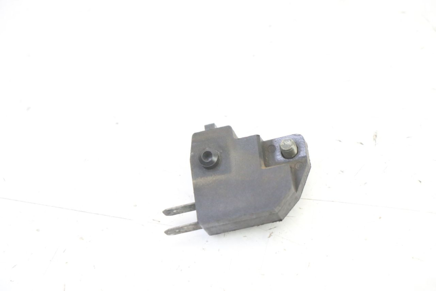 photo de INTERRUPTOR DE LUZ DE FREIO DIREITO SYM JET 14 4T 50 (2018 - 2022) - Zoom do estado de desgaste