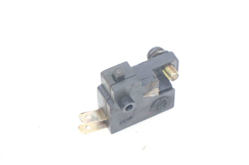 photo de INTERRUPTOR DE LUZ DE FREIO DIREITO SYM JET EURO X 2T 50 (2003 - 2007) - Detalhe da peça