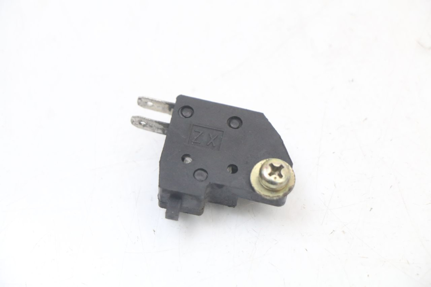 photo de INTERRUPTOR DE LUZ DE FREIO DIREITO JINLUN JL HIGHLANDER 125 (2007 - 2015) - Detalhe da peça