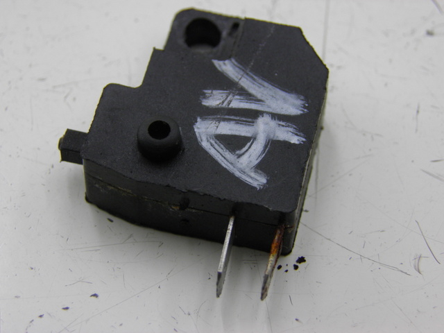 photo de INTERRUPTOR DE LUZ DE FREIO DIREITO JM MOTOR JULIA 50 (2010 - 2014) - Detalhe da peça