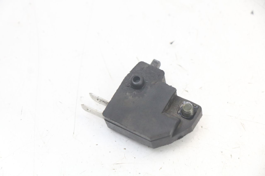 photo de INTERRUPTOR DE LUZ DE FREIO DIREITO JM MOTORS VX 125 (2022 - 2025) - Zoom do estado de desgaste