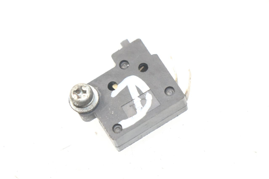 photo de INTERRUPTOR DE LUZ DE FREIO DIREITO SYM JOYMAX 250 (2013 - 2017) - Vista principal