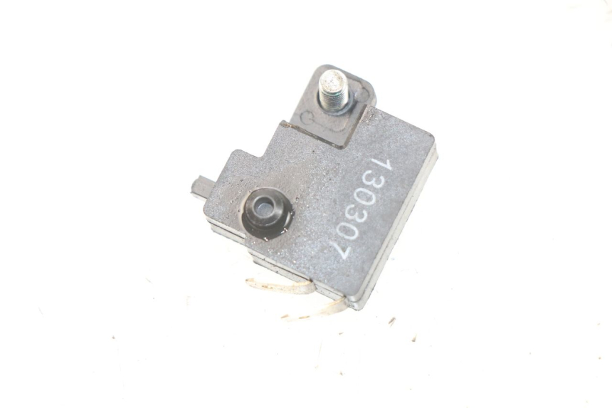 photo de INTERRUPTOR DE LUZ DE FREIO DIREITO SYM JOYMAX 250 (2013 - 2017) - Detalhe da peça