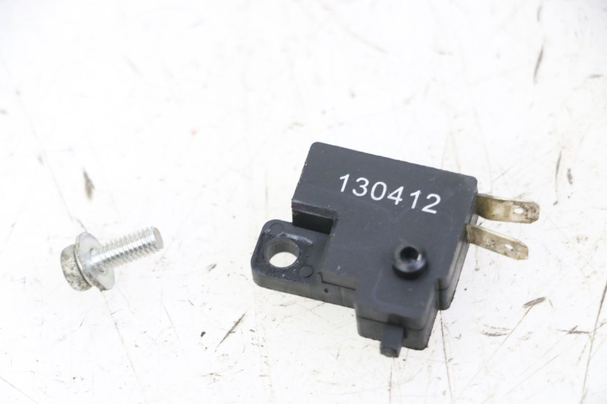 photo de INTERRUPTOR DE LUZ DE FREIO DIREITO SYM JOYMAX 125 (2010 - 2017) - Detalhe da peça