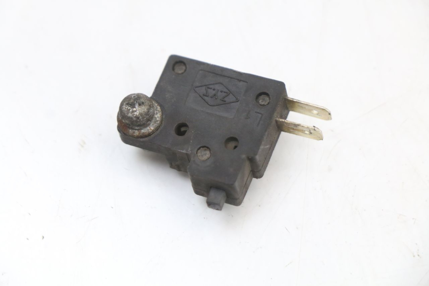 photo de INTERRUPTOR DE LUZ DE FREIO DIREITO SYM JOYRIDE EVO 125 (2009 - 2016) - Detalhe da peça