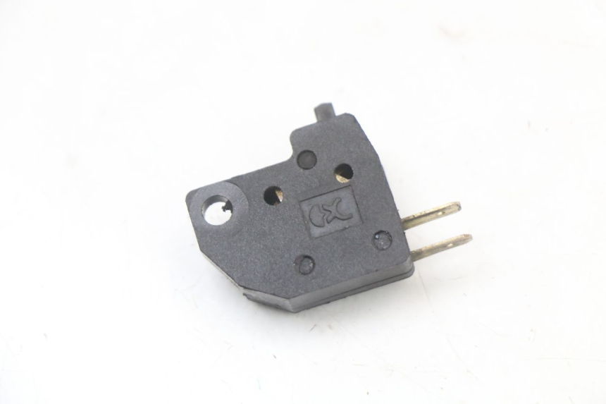 photo de INTERRUPTOR DE LUZ DE FREIO DIREITO KYMCO K-PW K-PIPE 50 (2012 - 2017) - Zoom do estado de desgaste
