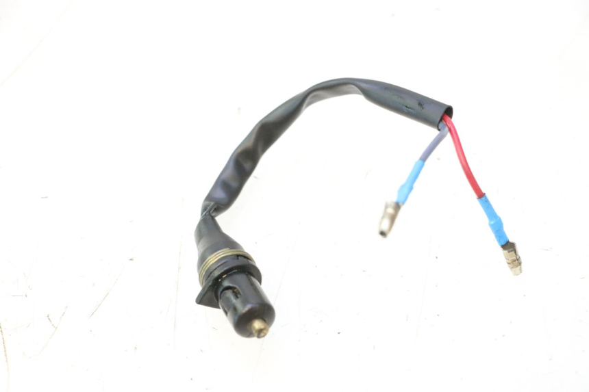 photo de INTERRUPTOR DE LUZ DE FREIO DIREITO RIDE KALLIO 50 (2010 - 2019) - Zoom do estado de desgaste