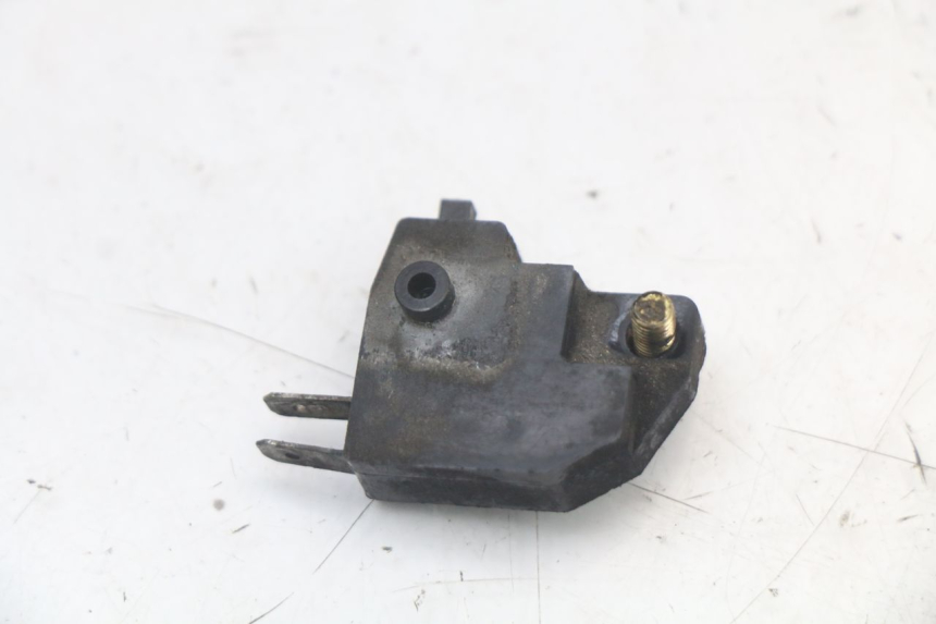 photo de INTERRUPTOR DE LUZ DE FREIO DIREITO KAWASAKI GTR 1000 (1994 - 2004) - Zoom do estado de desgaste
