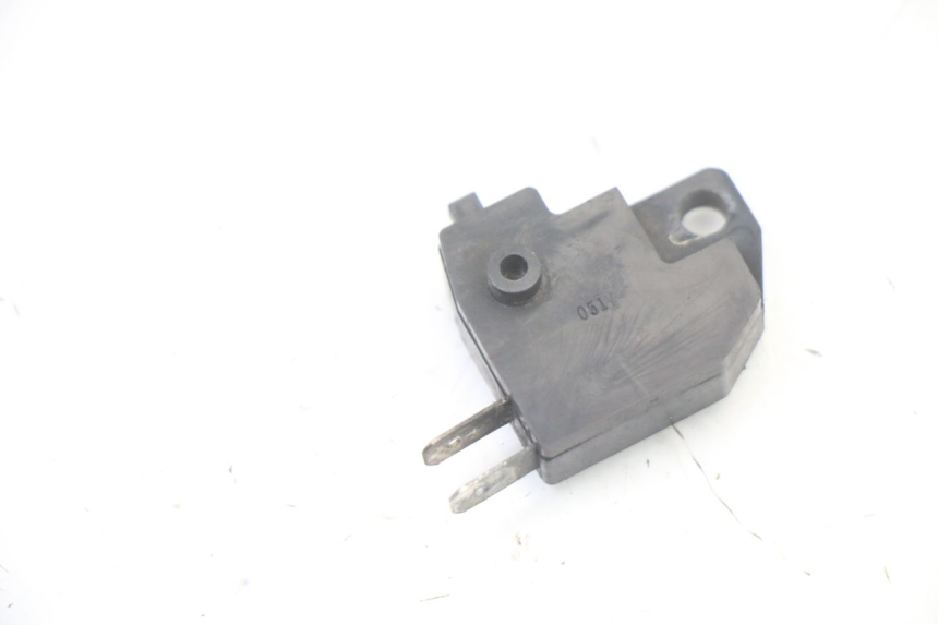 photo de INTERRUPTOR DE LUZ DE FREIO DIREITO KAWASAKI ZR7 ZR-7 S 750 (1999 - 2004) - Zoom do estado de desgaste