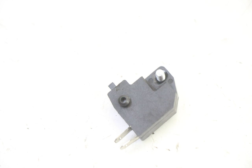 photo de INTERRUPTOR DE LUZ DE FREIO DIREITO KIDEN KD125-G 125 (2018 - 2022) - Zoom do estado de desgaste