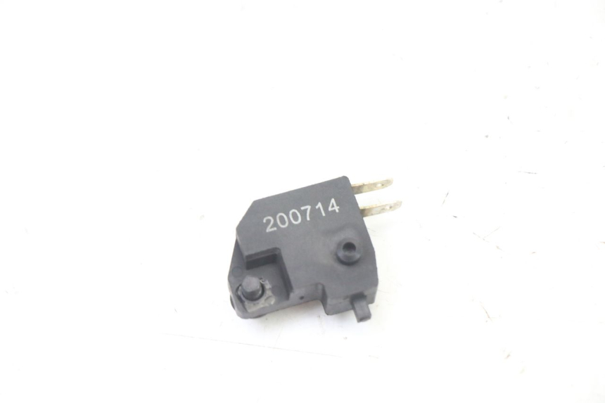 photo de INTERRUPTOR DE LUZ DE FREIO DIREITO PEUGEOT KISBEE 2T 50 (2018 - 2022) - Zoom do estado de desgaste