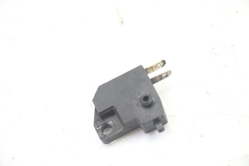 photo de INTERRUPTOR DE LUZ DE FREIO DIREITO PEUGEOT KISBEE 2T 50 (2010 - 2017) - Zoom do estado de desgaste
