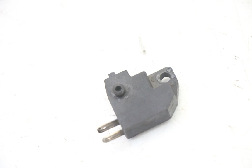 photo de INTERRUPTOR DE LUZ DE FREIO DIREITO PEUGEOT KISBEE 2T 50 (2010 - 2017) - Outro ângulo de visão