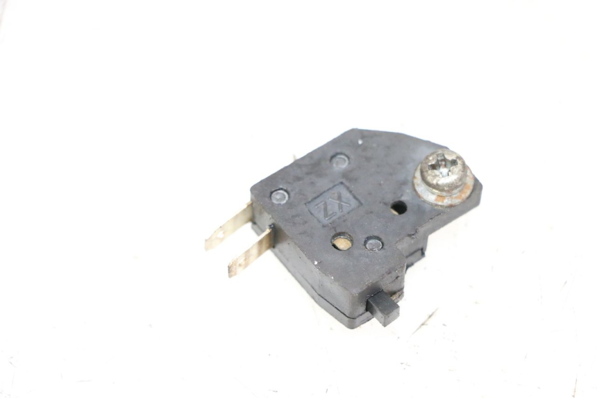 photo de INTERRUPTOR DE LUZ DE FREIO DIREITO PEUGEOT KISBEE 2T 50 (2010 - 2017) - Detalhe da peça