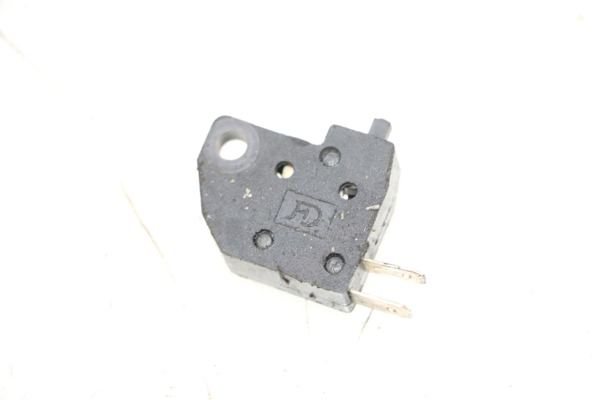 photo de INTERRUPTOR DE LUZ DE FREIO DIREITO PEUGEOT KISBEE 2T 50 (2010 - 2017) - Vista principal