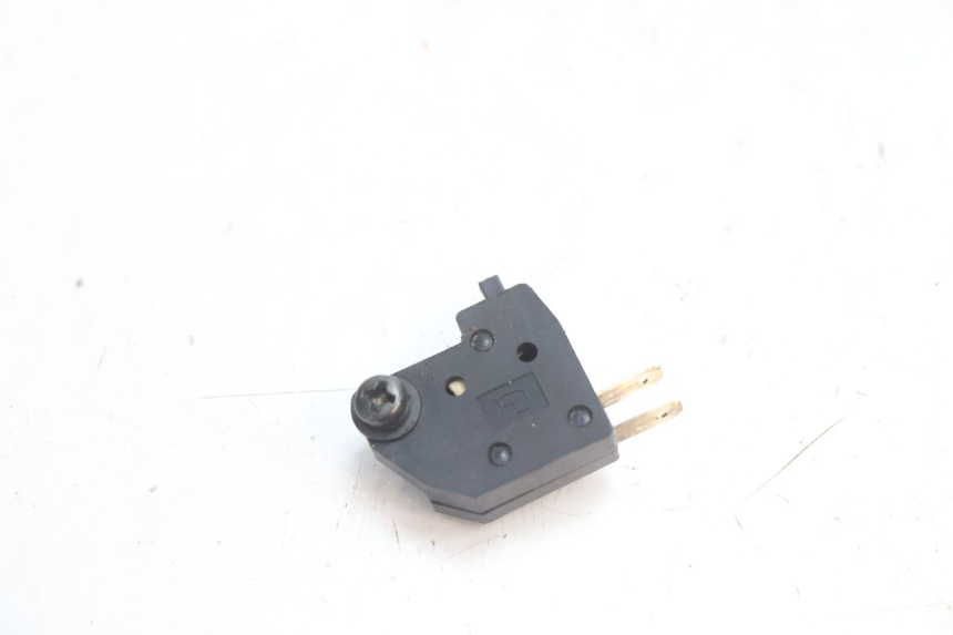 photo de INTERRUPTOR DE LUZ DE FREIO DIREITO PEUGEOT KISBEE 2T 50 (2018 - 2022) - Vista principal