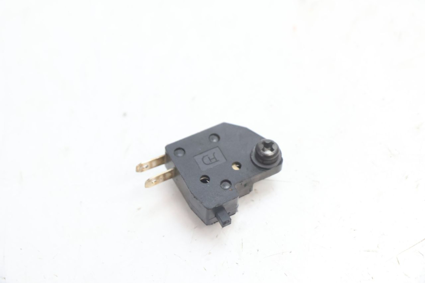 photo de INTERRUPTOR DE LUZ DE FREIO DIREITO PEUGEOT KISBEE 2T 50 (2018 - 2022) - Detalhe da peça