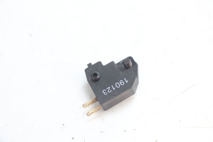 photo de INTERRUPTOR DE LUZ DE FREIO DIREITO PEUGEOT KISBEE 2T 50 (2018 - 2022) - Outro ângulo de visão