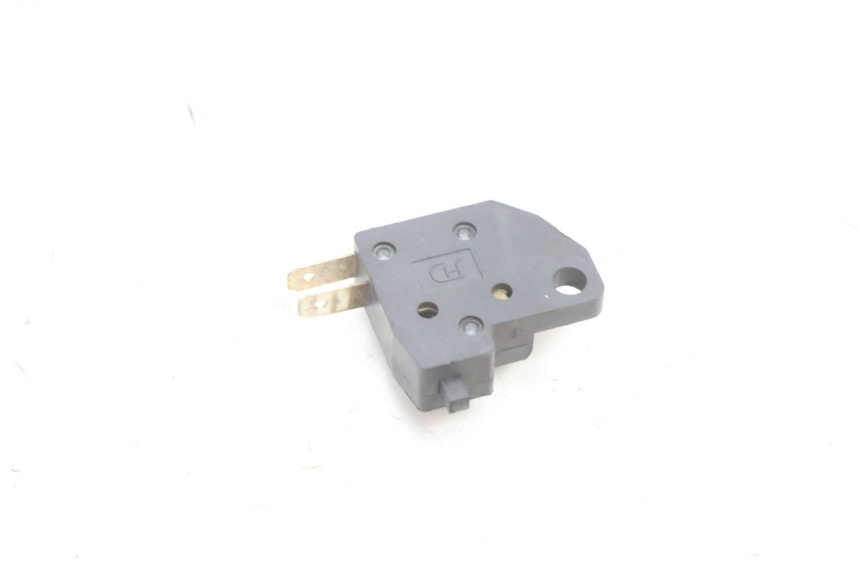 photo de INTERRUPTOR DE LUZ DE FREIO DIREITO PEUGEOT KISBEE 2T 50 (2010 - 2017) - Detalhe da peça