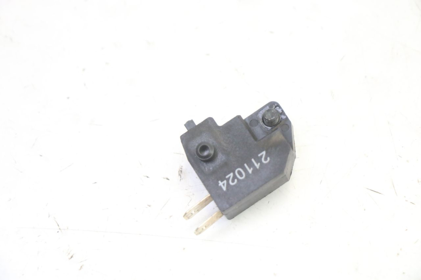 photo de INTERRUPTOR DE LUZ DE FREIO DIREITO PEUGEOT KISBEE 4T 50 (2018 - 2022) - Zoom do estado de desgaste