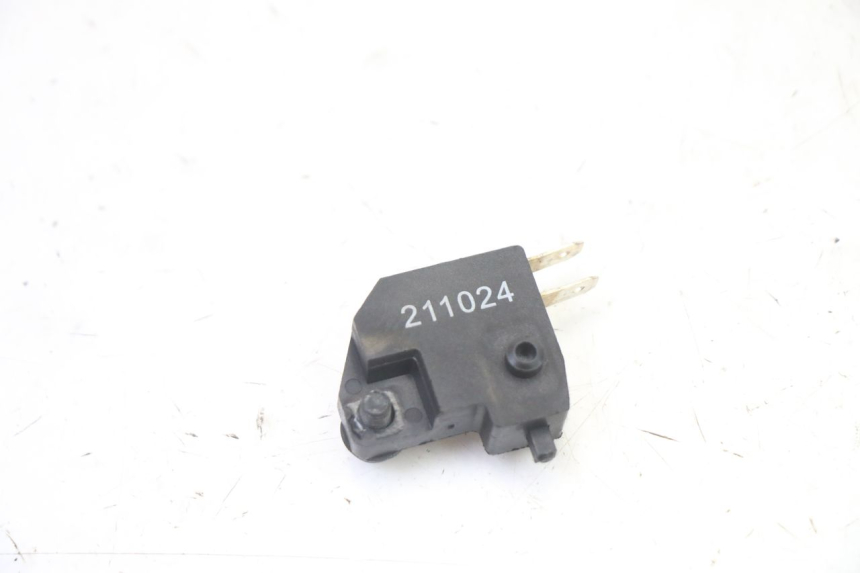 photo de INTERRUPTOR DE LUZ DE FREIO DIREITO PEUGEOT KISBEE 4T 50 (2018 - 2022) - Outro ângulo de visão