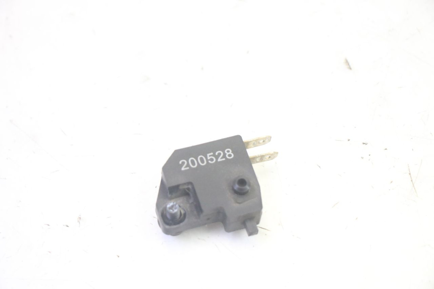 photo de INTERRUPTOR DE LUZ DE FREIO DIREITO PEUGEOT KISBEE 4T 50 (2018 - 2022) - Zoom do estado de desgaste