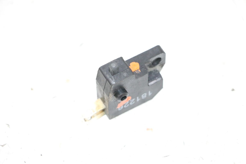 photo de INTERRUPTOR DE LUZ DE FREIO DIREITO PEUGEOT KISBEE 4T 50 (2018 - 2022) - Detalhe da peça